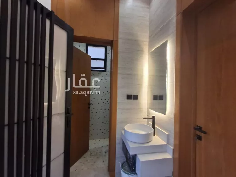 فيلا للبيع في شارع يعقوب بن أبي الفضل, حي عكاظ, مدينة الرياض, منطقة الرياض صورة 3