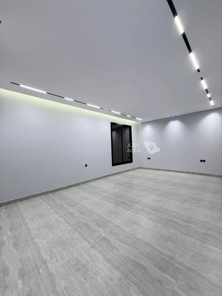 Floor for Sale in Riyadh Al Khaleej 7