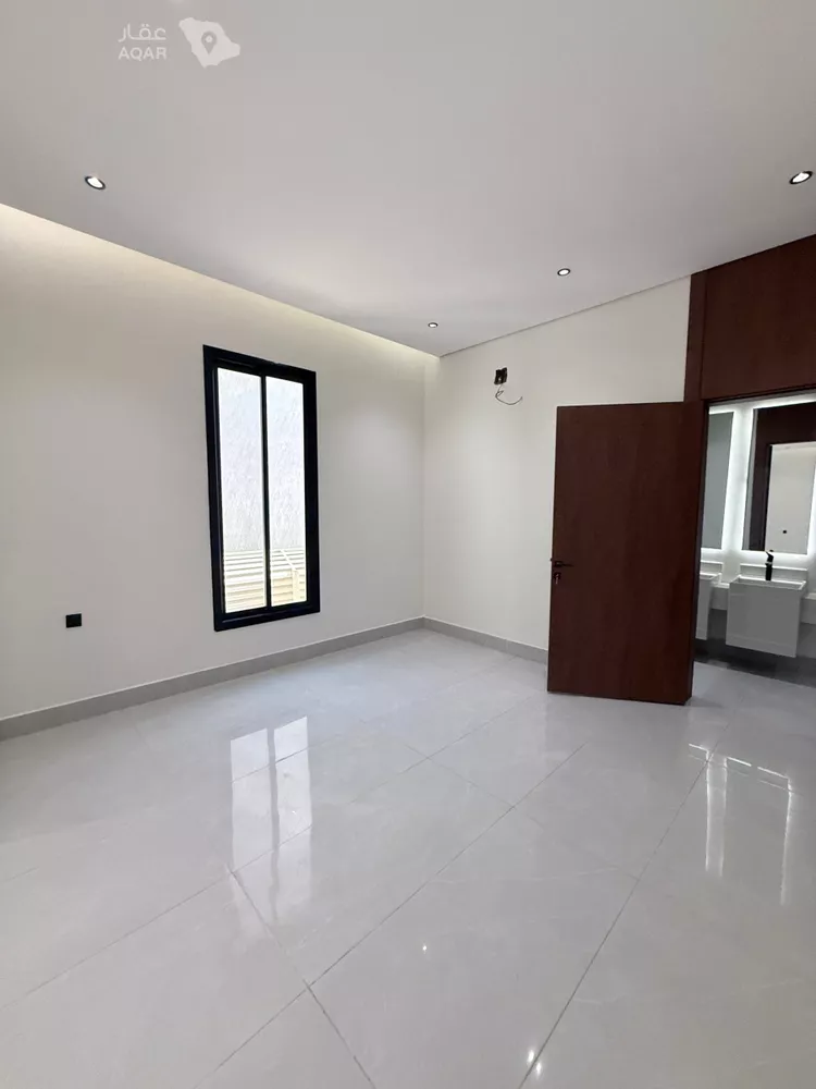 Floor for Sale in Riyadh Al Maizilah 4