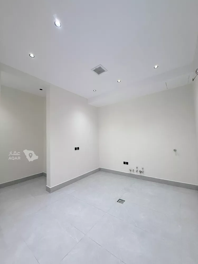 Floor for Sale in Riyadh Al Maizilah 12
