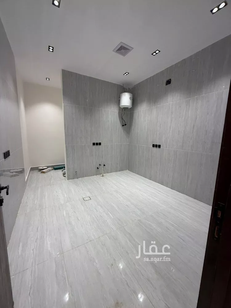 Floor for Sale in Riyadh An Nadhim 6