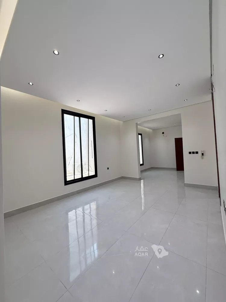 Floor for Sale in Riyadh Al Maizilah 7