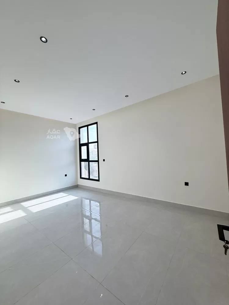 Floor for Sale in Riyadh Al Maizilah 3