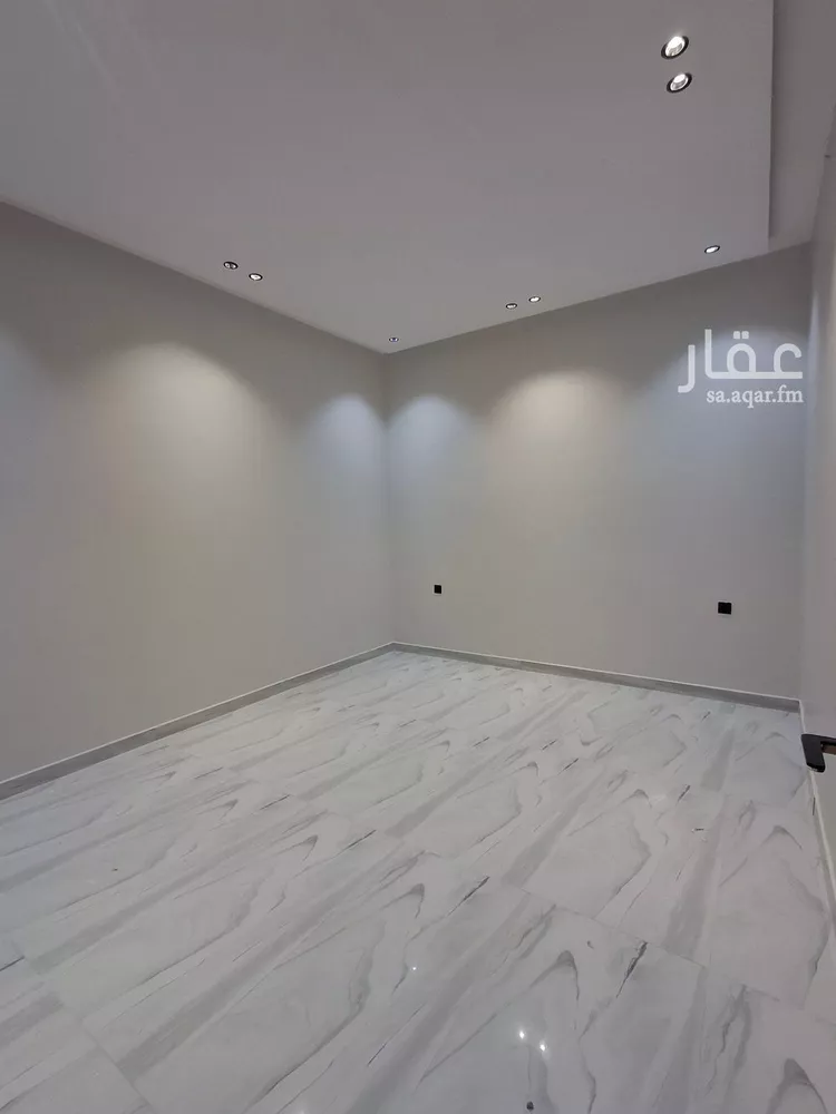 دور للبيع في شارع مصطفى عبدالرزاق, حي عكاظ, مدينة الرياض, منطقة الرياض صورة 3