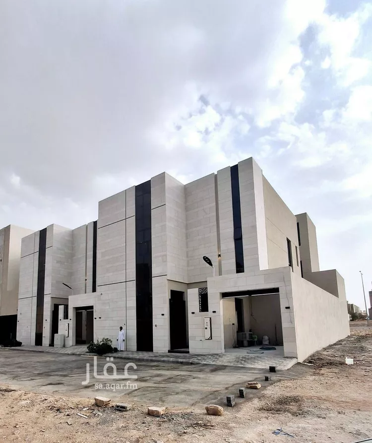 فيلا للبيع في شارع قطب الدين بن السلطان, حي المهدية, مدينة الرياض, منطقة الرياض صورة 2