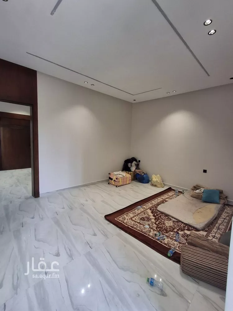 دور للبيع في شارع مصطفى عبدالرزاق, حي عكاظ, مدينة الرياض, منطقة الرياض صورة 4