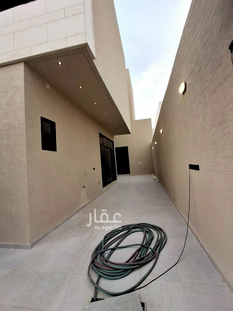 فيلا للبيع في شارع قطب الدين بن السلطان, حي المهدية, مدينة الرياض, منطقة الرياض صورة 4