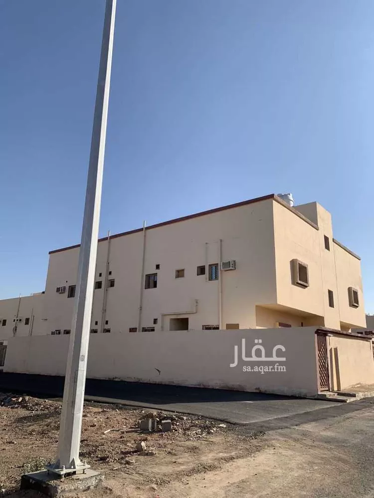 فيلا للبيع في شارع عفيف ابن معديكرب ، حي العزيزية ، المدينة المنورة ، منطقة المدينة المنورة صورة 2