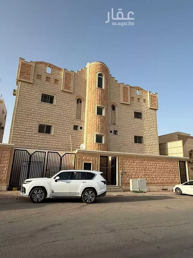 عمارة للبيع في شارع  طريق الملك فيصل, حي المطار, مدينة عرعر, منطقة الحدود الشماليه صورة 3