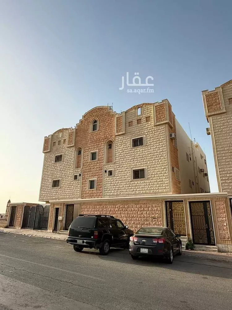 عمارة للبيع في شارع  طريق الملك فيصل, حي المطار, مدينة عرعر, منطقة الحدود الشماليه صورة 2