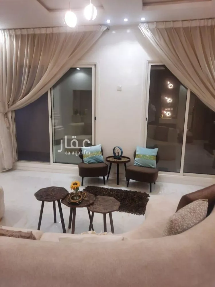 فيلا للبيع في شارع محمد بن أحمد الغزوي, حي الرمال, مدينة الرياض, منطقة الرياض 1 صورة