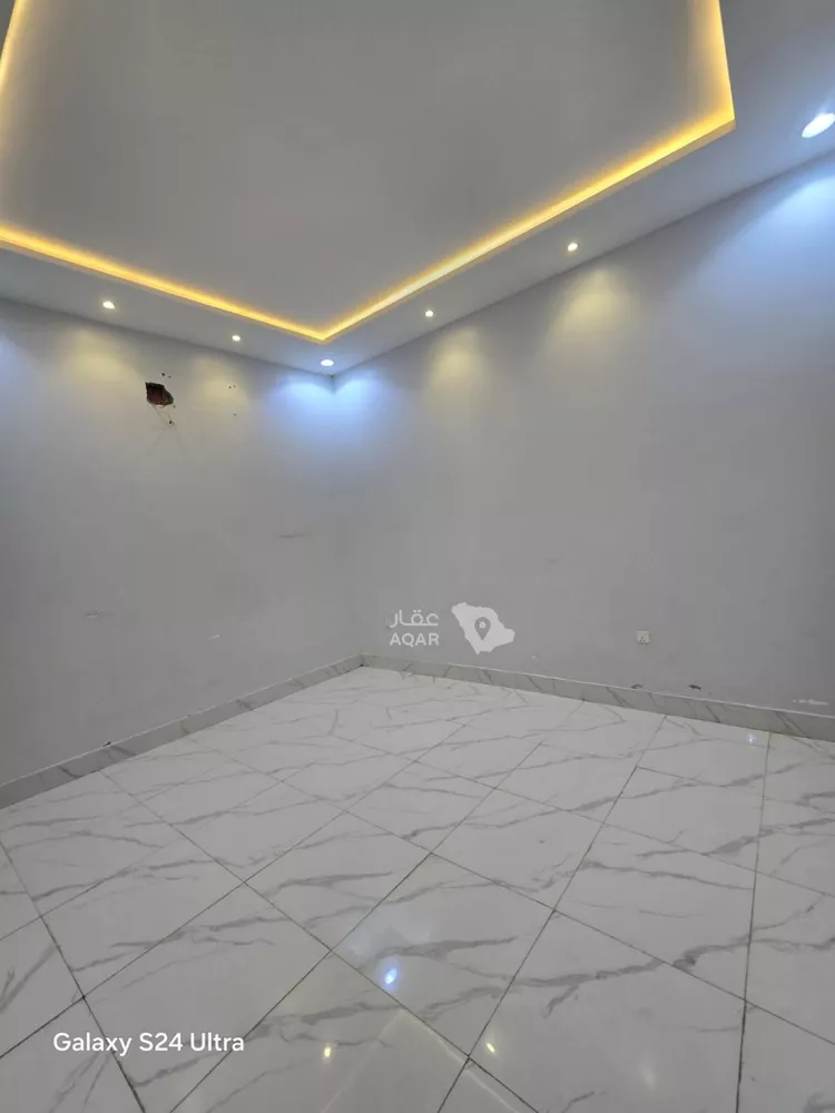 Floor for Rent in Riyadh Al Arid 5