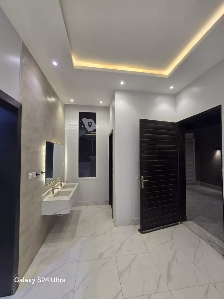 Floor for Rent in Riyadh Al Arid 6