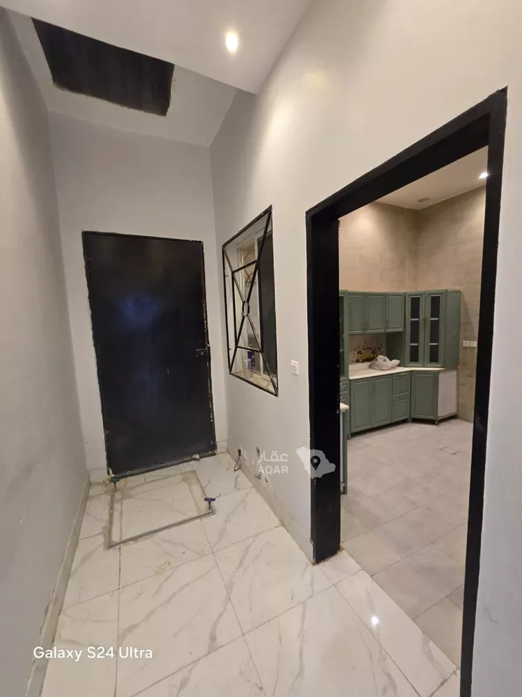 Floor for Rent in Riyadh Al Arid 8