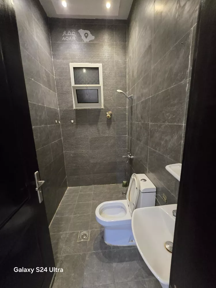Floor for Rent in Riyadh Al Arid 3