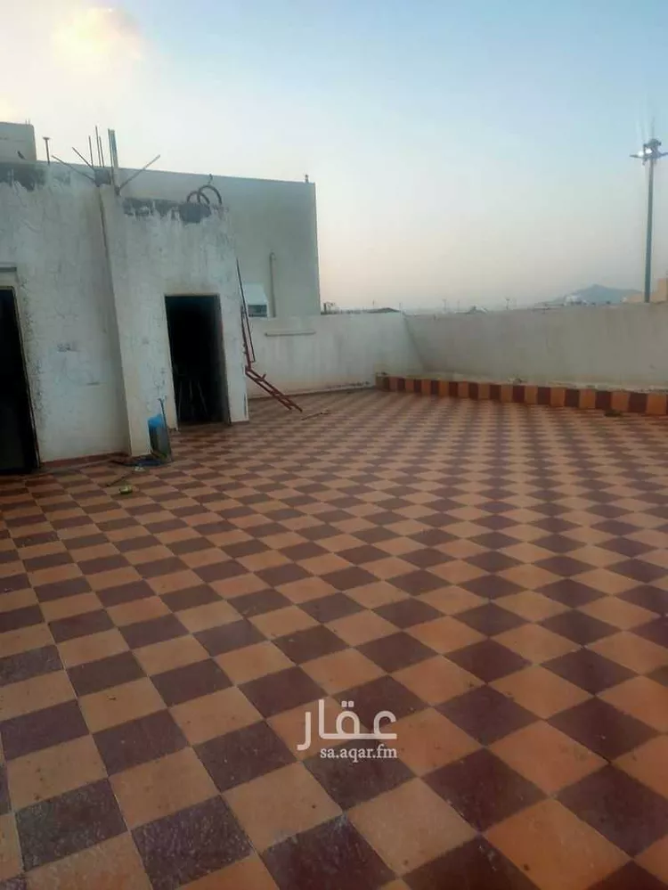 عمارة للبيع في شارع مالك بن اهيب رضى الله عنه, حي العزيزية, مدينة المدينة المنورة, منطقة المدينة المنورة صورة 2