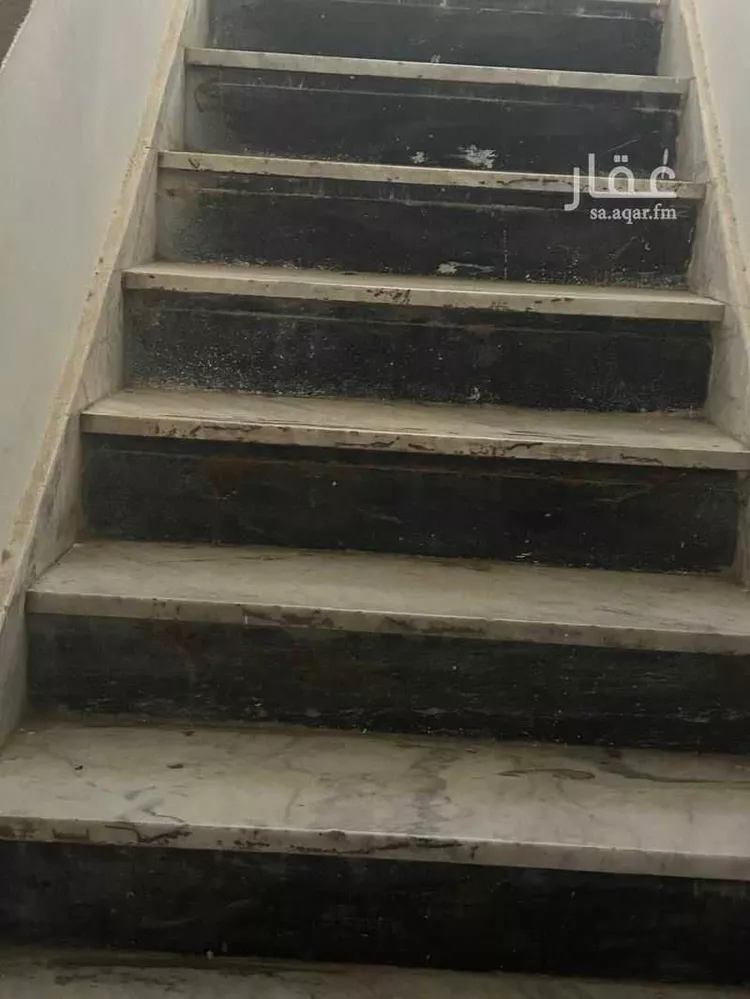 عمارة للبيع في شارع الحسن بن عبدالعزيز, حي العزيزية, مدينة المدينة المنورة, منطقة المدينة المنورة صورة 3