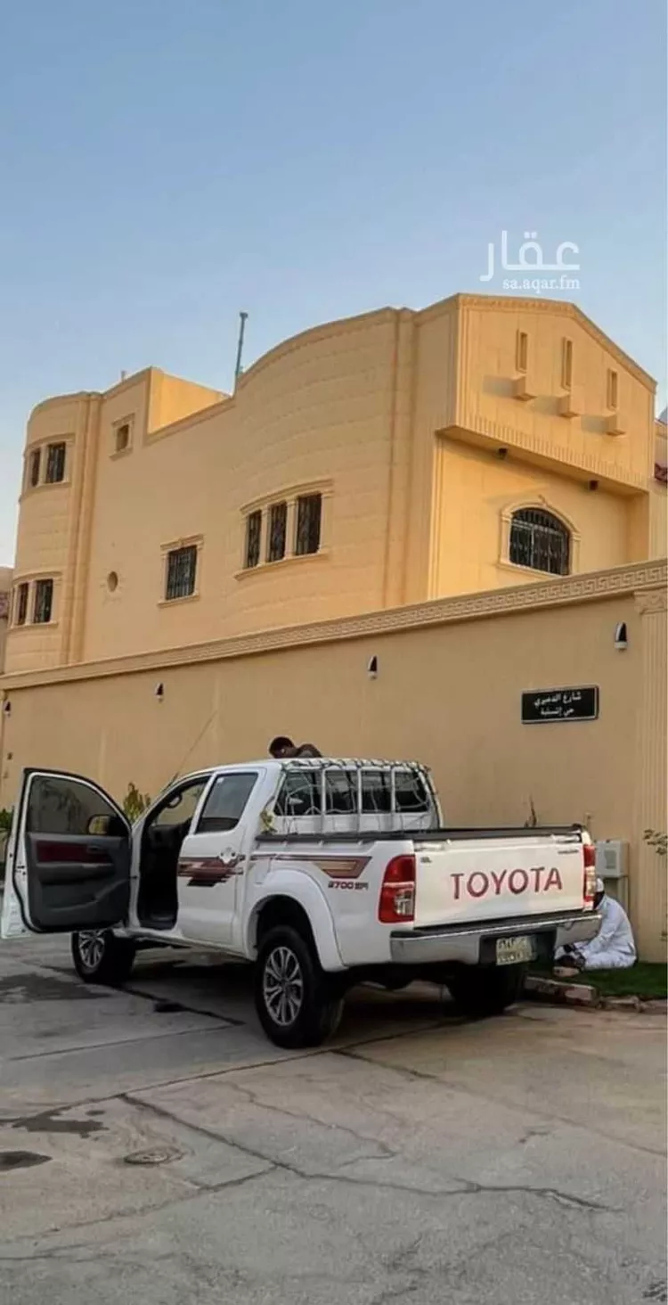 فيلا للبيع في شارع الخزرج, حي إشبيلية, مدينة الرياض, منطقة الرياض صورة 3