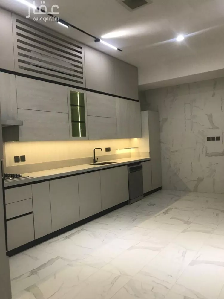 Villa for Sale in Riyadh Al Yarmouk 16