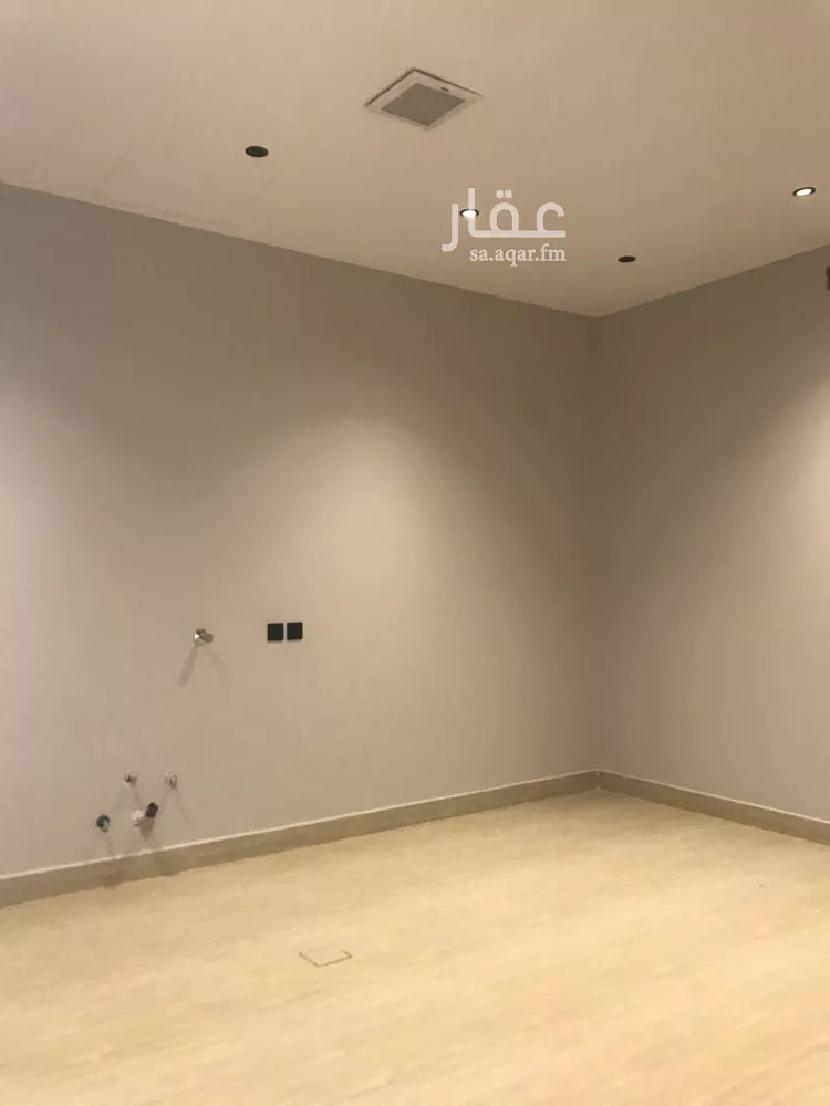 Floor for Sale in Riyadh King Faisal 8