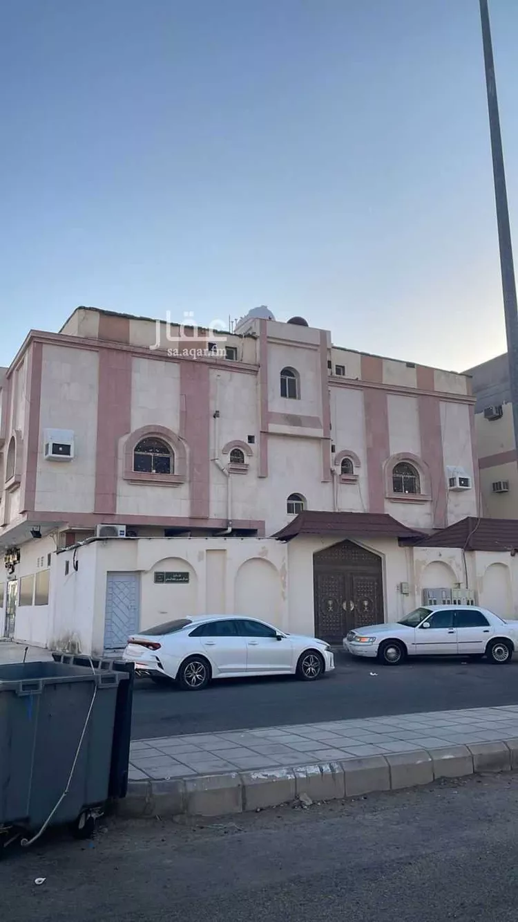 عمارة للبيع في شارع عبدالرحمن ابن عقبة االجهني, حي العزيزية, مدينة المدينة المنورة, منطقة المدينة المنورة