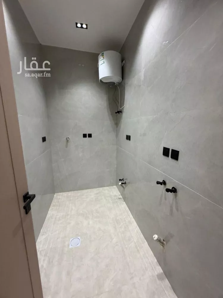 فيلا للبيع في شارع حاتم بن الليث, حي القادسية, مدينة الرياض, منطقة الرياض صورة 4