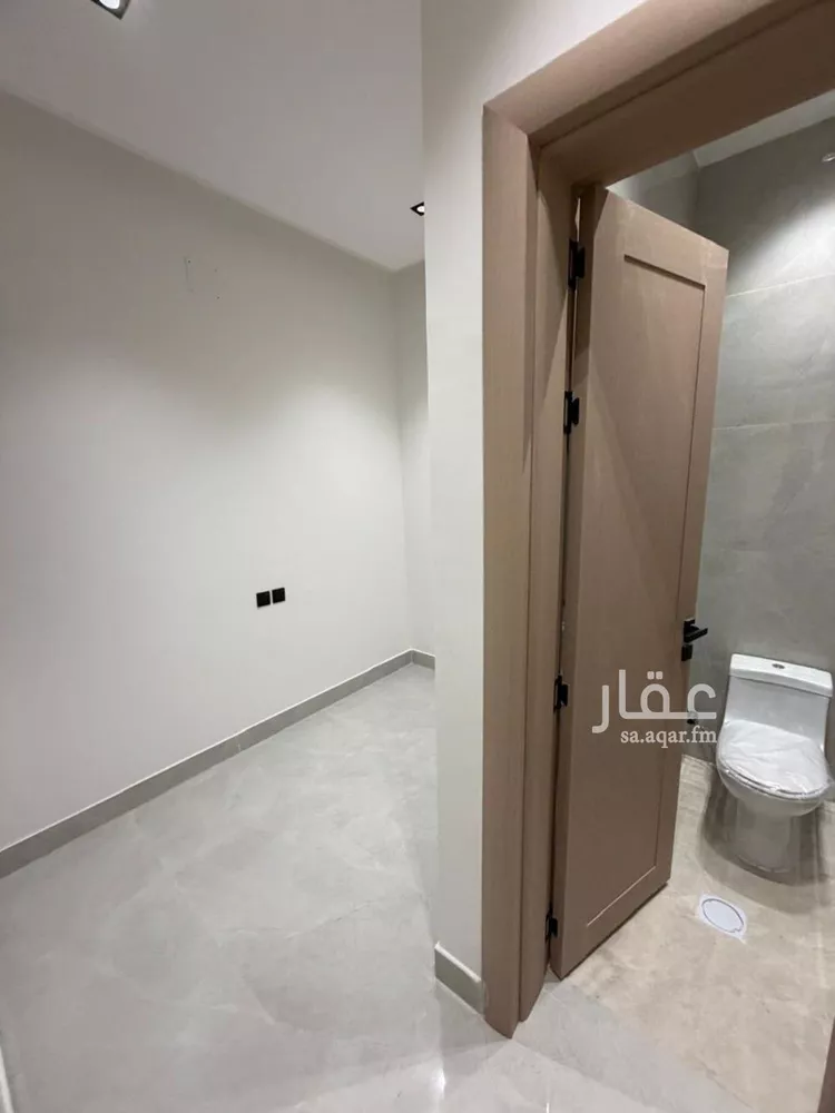 فيلا للبيع في شارع حاتم بن الليث, حي القادسية, مدينة الرياض, منطقة الرياض 18