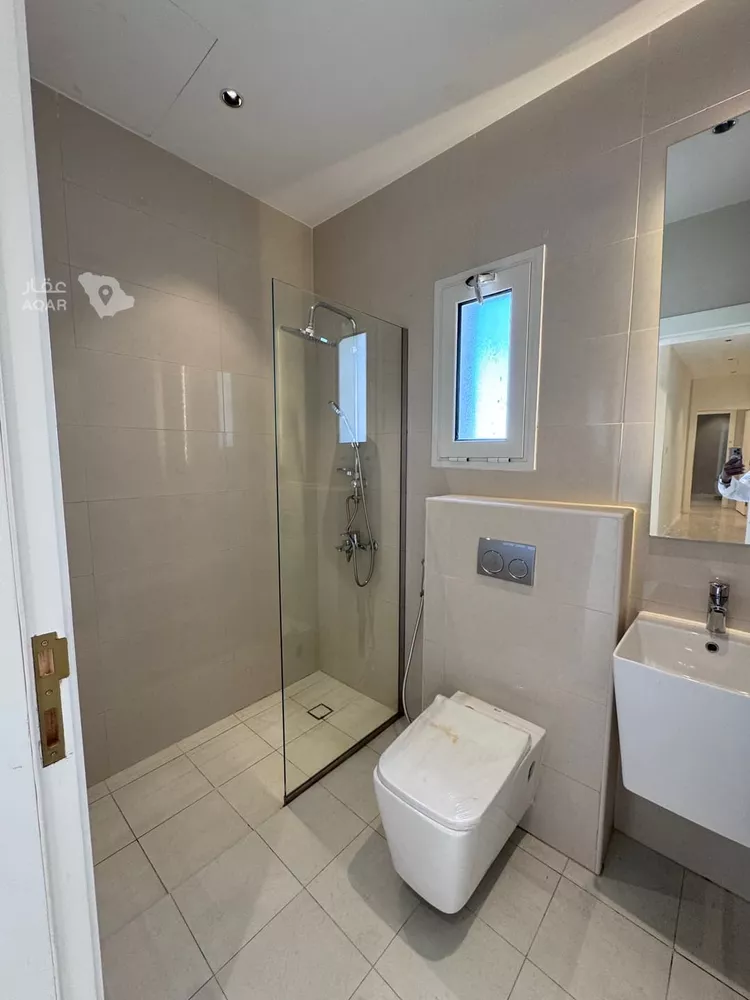 Apartment for Sale in Dhahran Al Jame'ah 6