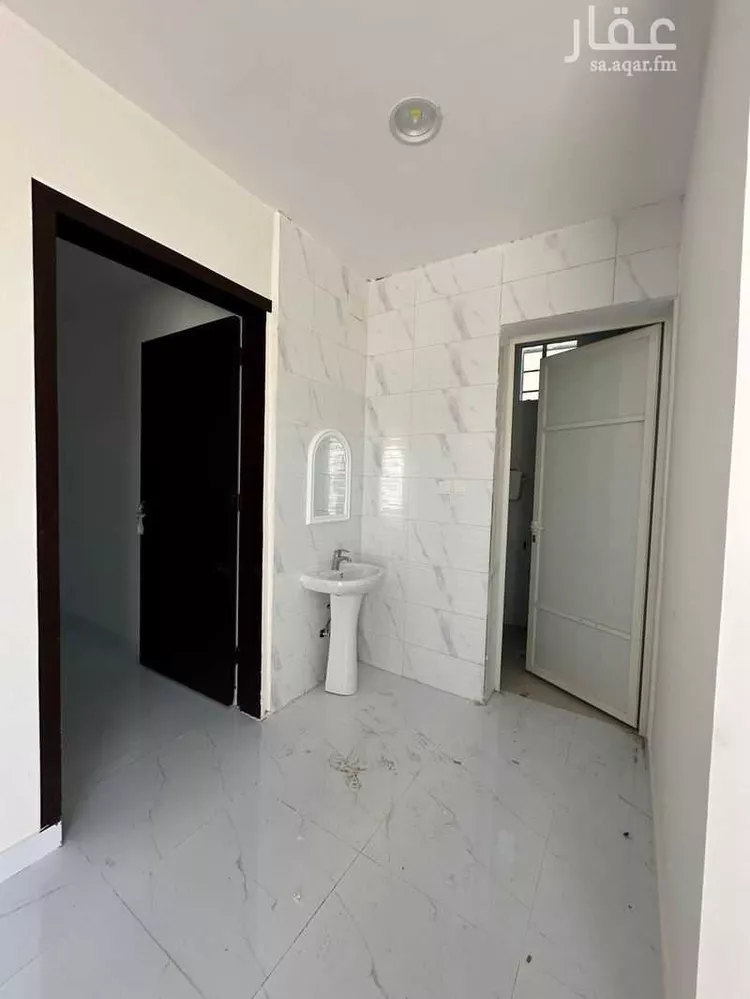 دور للبيع في شارع عثمان ابن مظعون ابن حبيب, حي الورود, مدينة عفيف, منطقة الرياض صورة 4