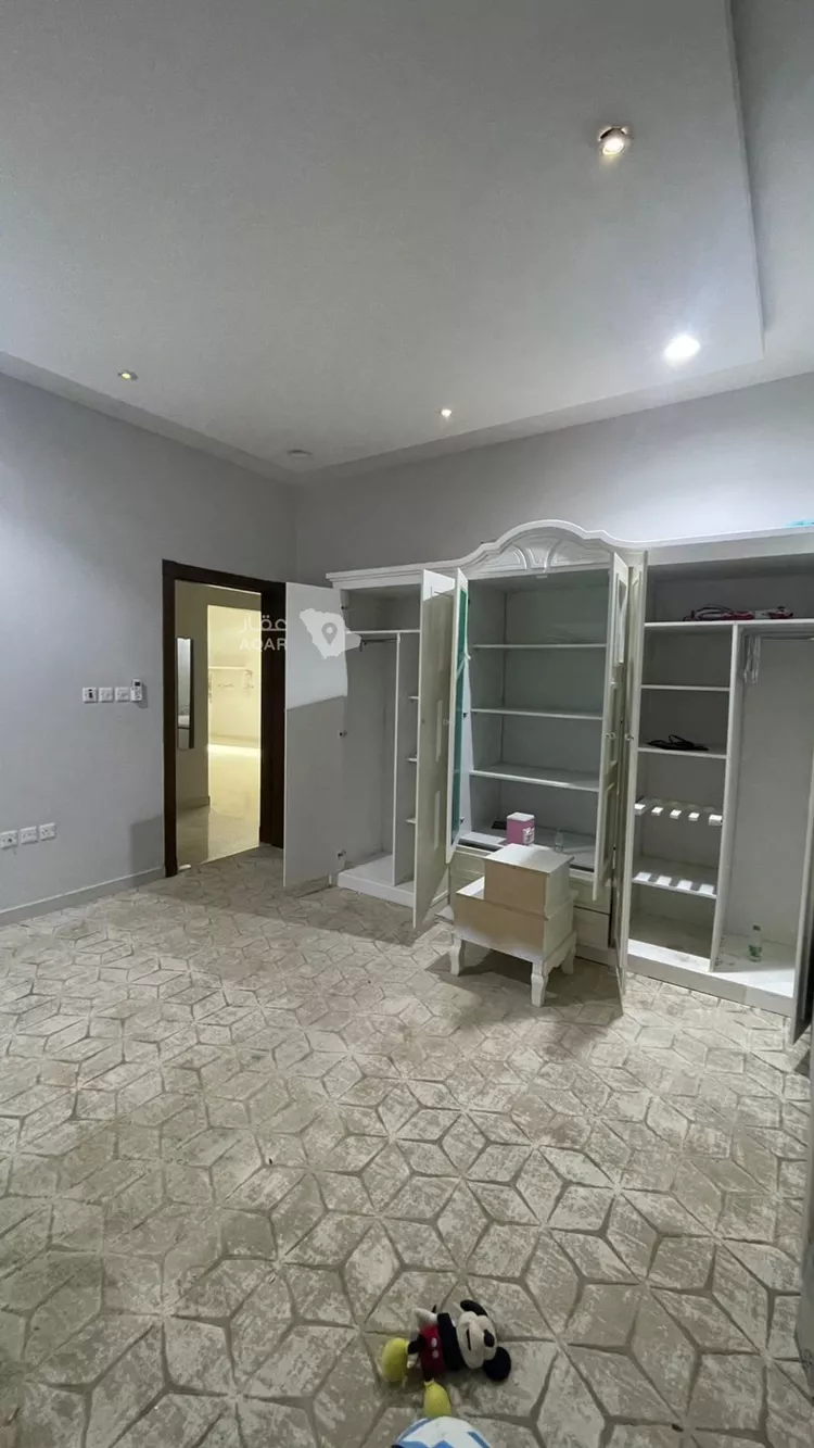 Floor for Rent in Riyadh Al Arid 8