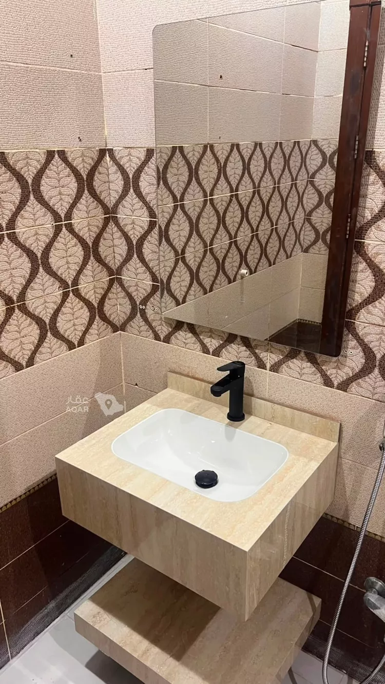 Floor for Rent in Riyadh Al Arid 11