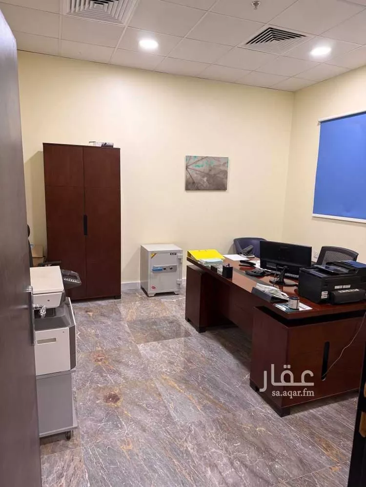 مكتب تجاري للإيجار في شارع طريق الملك عبدالعزيز, حي الضباط, مدينة الرياض, منطقة الرياض صورة 3