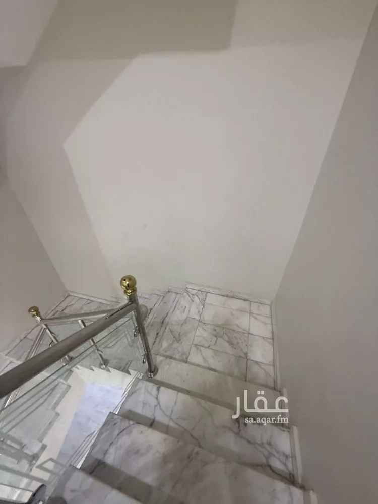 فيلا للإيجار في شارع حرملة بن المنذر الكندي, حي بدر, مدينة الرياض, منطقة الرياض صورة 3