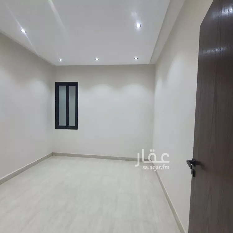 دور للبيع في شارع حامد القاري, حي عكاظ, مدينة الرياض, منطقة الرياض صورة 3