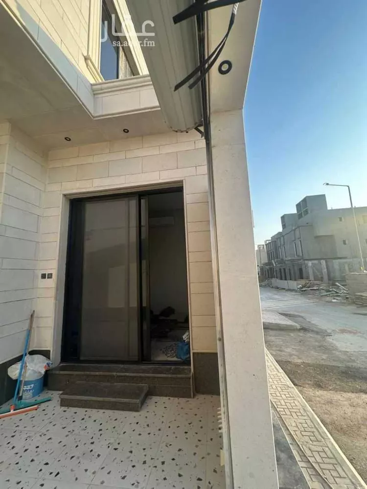 دور للبيع في شارع بوابه الشرق, حي الجنادرية, مدينة الرياض, منطقة الرياض