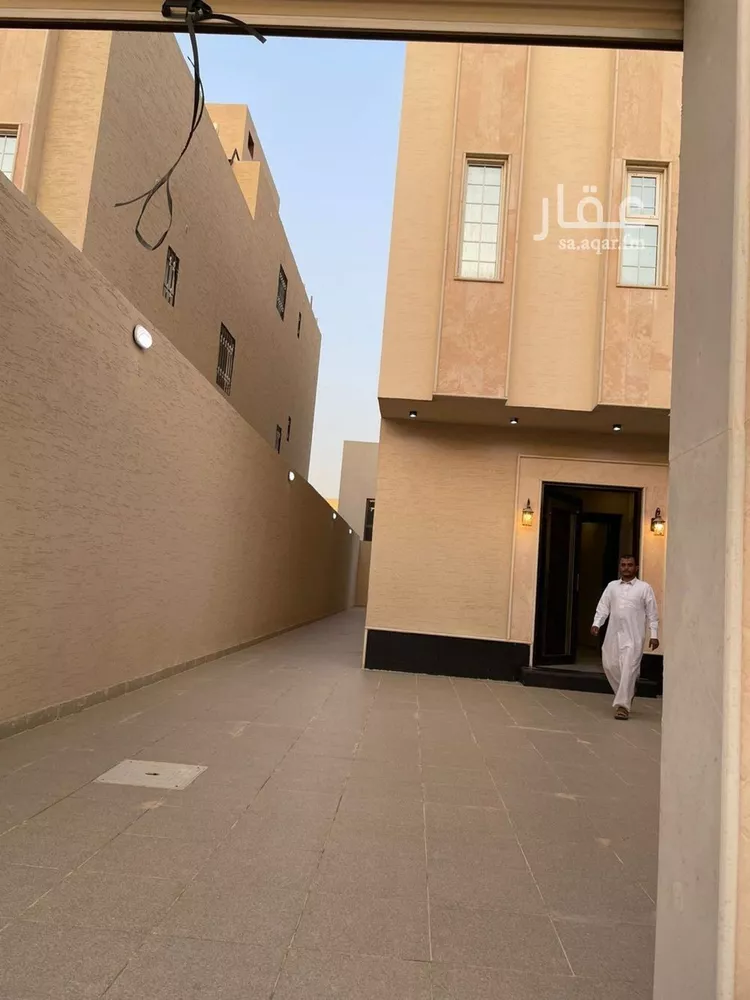 فيلا للبيع في شارع رفاعة بن عرادة, حي عكاظ, مدينة الرياض, منطقة الرياض صورة 3