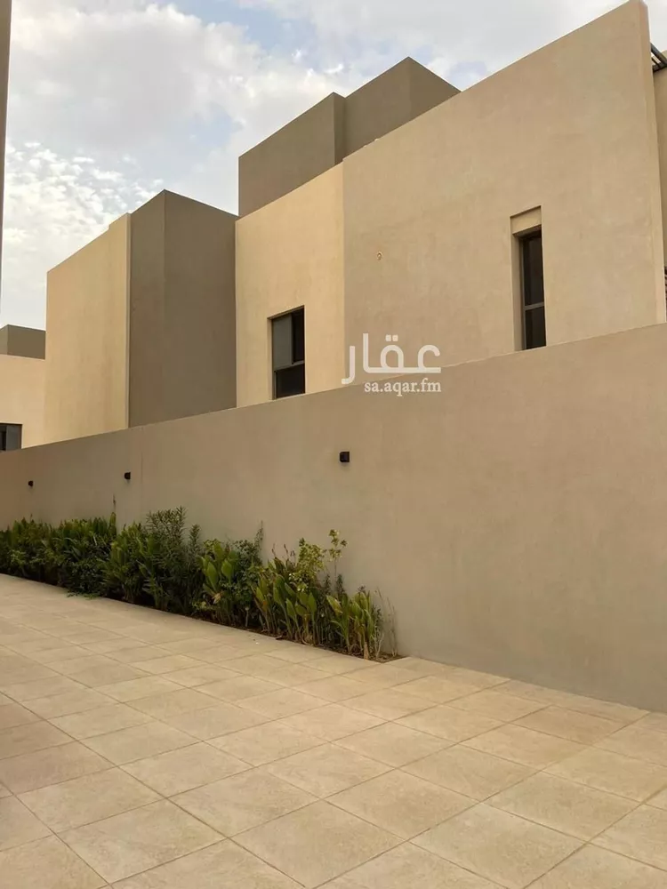 فيلا للبيع في شارع أحمد مسيوي, حي عكاظ, مدينة الرياض, منطقة الرياض صورة 2