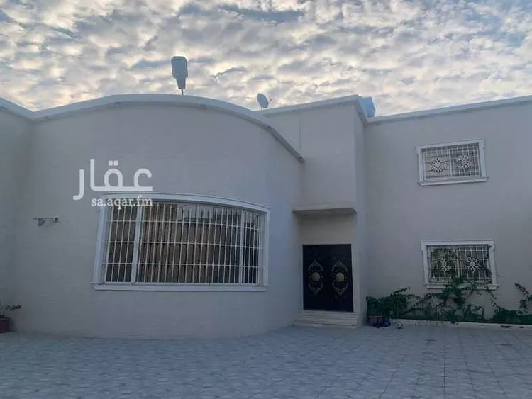 بيت للبيع في شارع عثمان ابن عمرو ابن رفاعة ، خميس مشيط ، خميس مشيط
