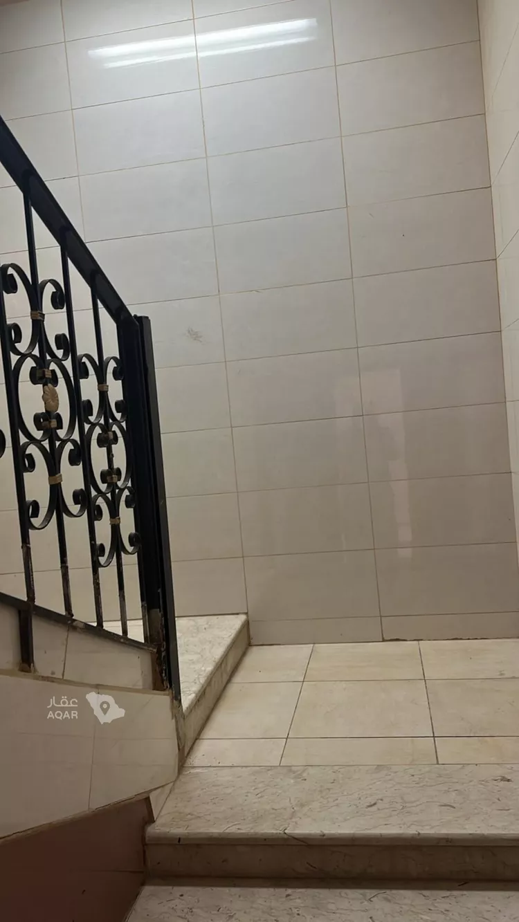 Floor for Rent in Riyadh Al Aqiq 5