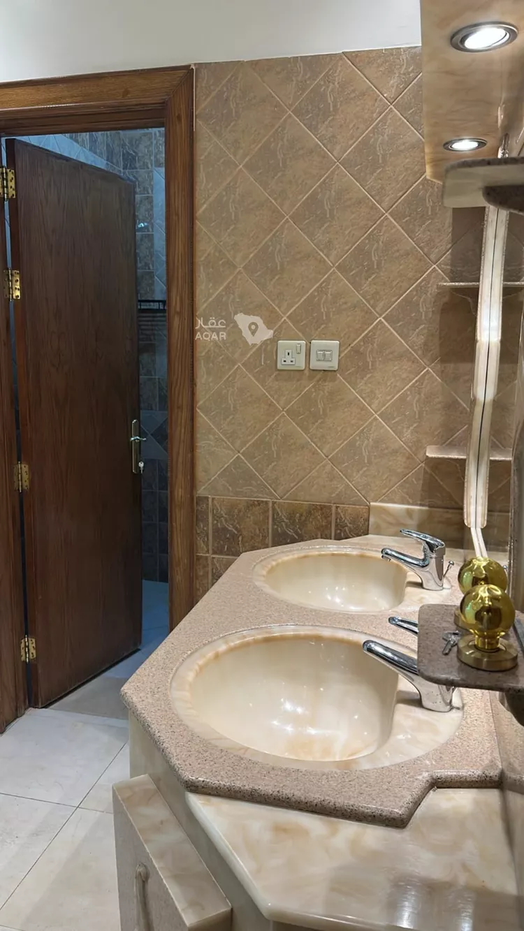 Floor for Rent in Riyadh Al Aqiq 6