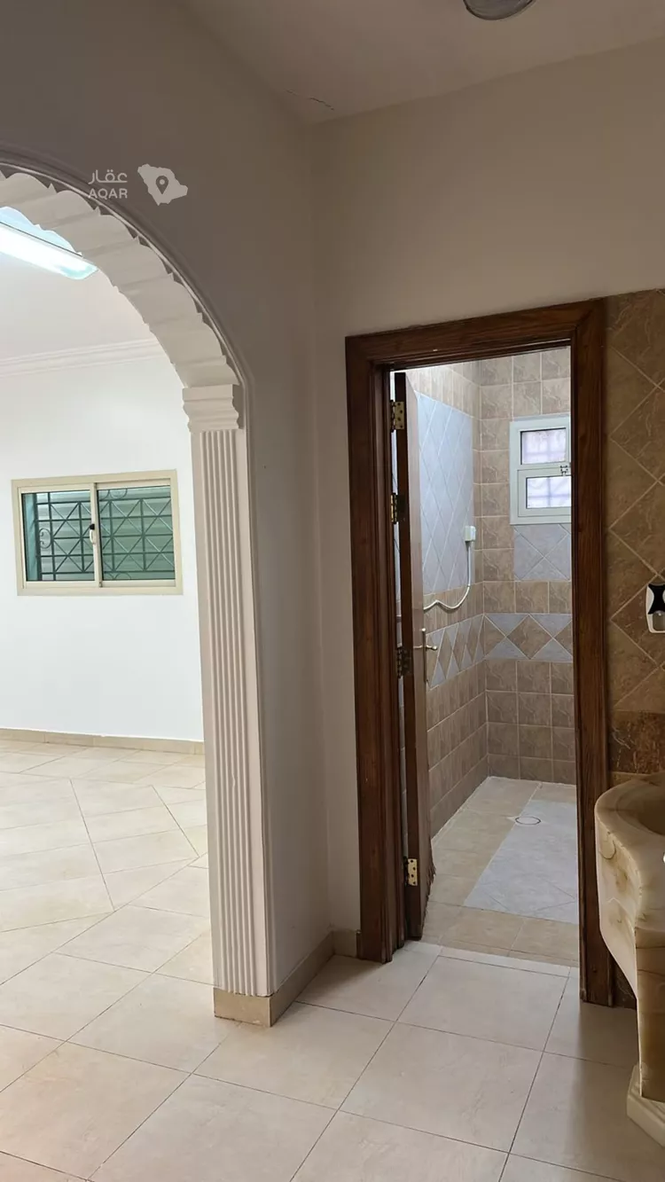 Floor for Rent in Riyadh Al Aqiq 4