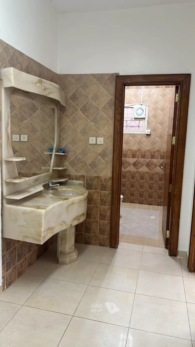 Floor for Rent in Riyadh Al Aqiq 9