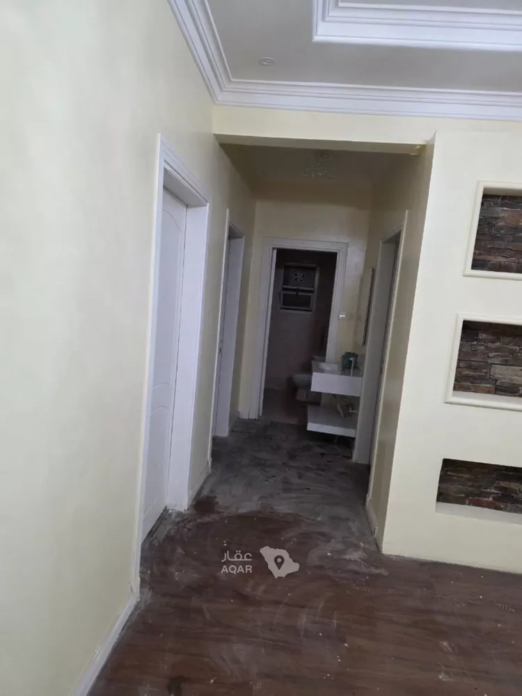 Floor for Rent in Riyadh Al Munsiyah 9