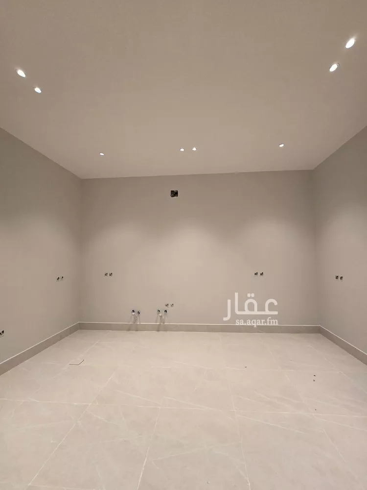 فيلا للبيع في شارع فرات بن حيان, حي الروضة, مدينة الرياض, منطقة الرياض صورة 3