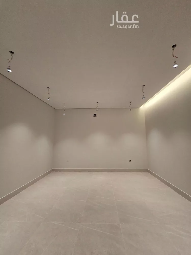 فيلا للبيع في شارع فرات بن حيان, حي الروضة, مدينة الرياض, منطقة الرياض صورة 4