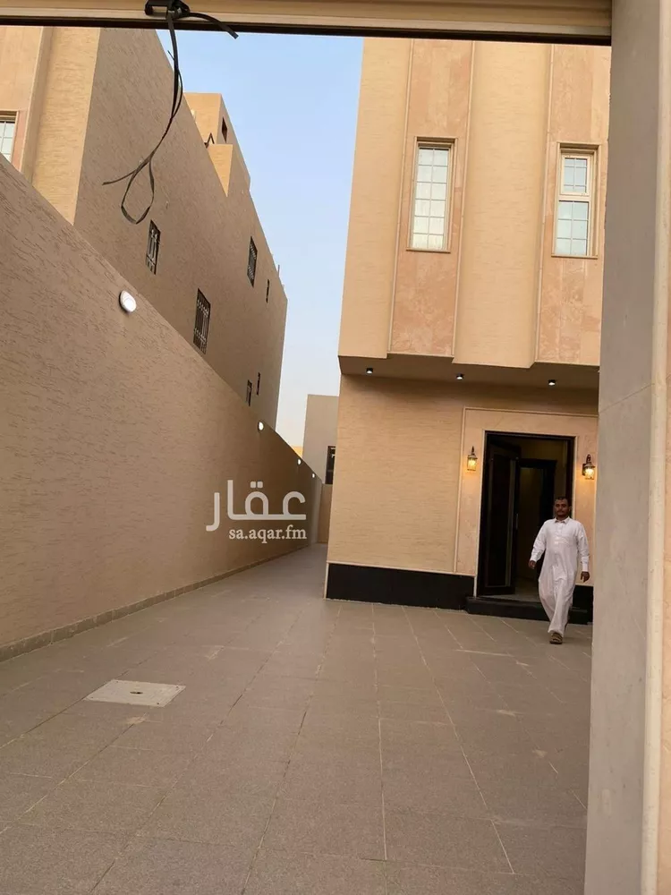 فيلا للبيع في شارع رفاعة بن عرادة, حي عكاظ, مدينة الرياض, منطقة الرياض صورة 3