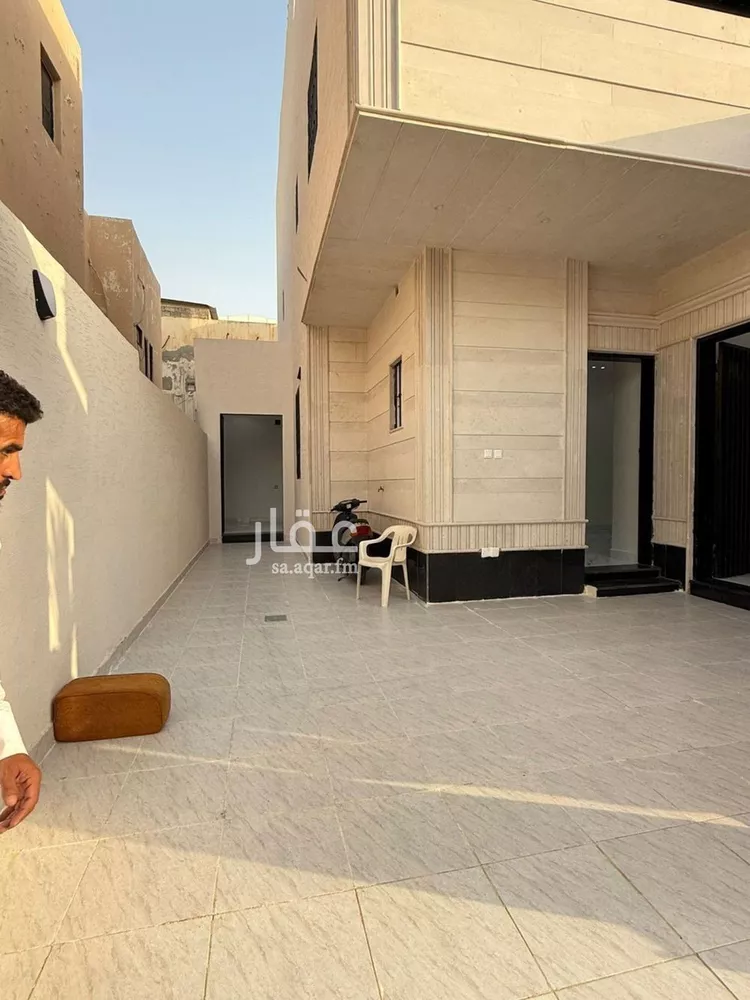فيلا للبيع في شارع محمد الموصلي, حي العريجاء الغربي, مدينة الرياض, منطقة الرياض 6