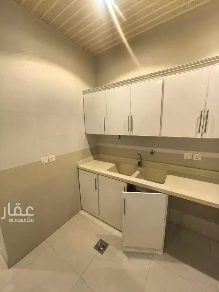 Floor for Rent in Riyadh Al Arid 12
