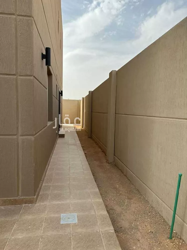 فيلا للبيع في شارع عمر بن عبدالله قاضي, حي مطار الملك خالد الدولي, مدينة الرياض, منطقة الرياض صورة 2