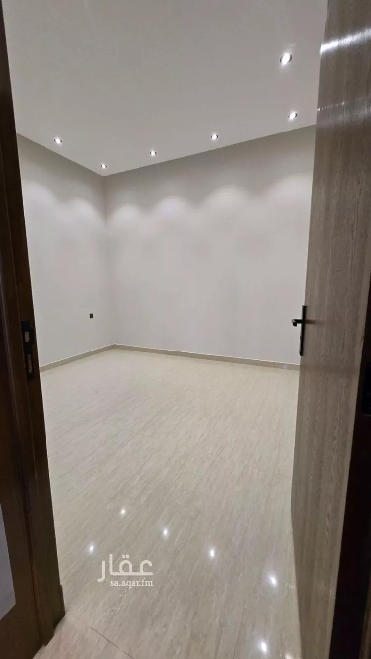 دور للإيجار في شارع عبدالرحمن بن طاهر, حي عكاظ, مدينة الرياض, منطقة الرياض صورة 3